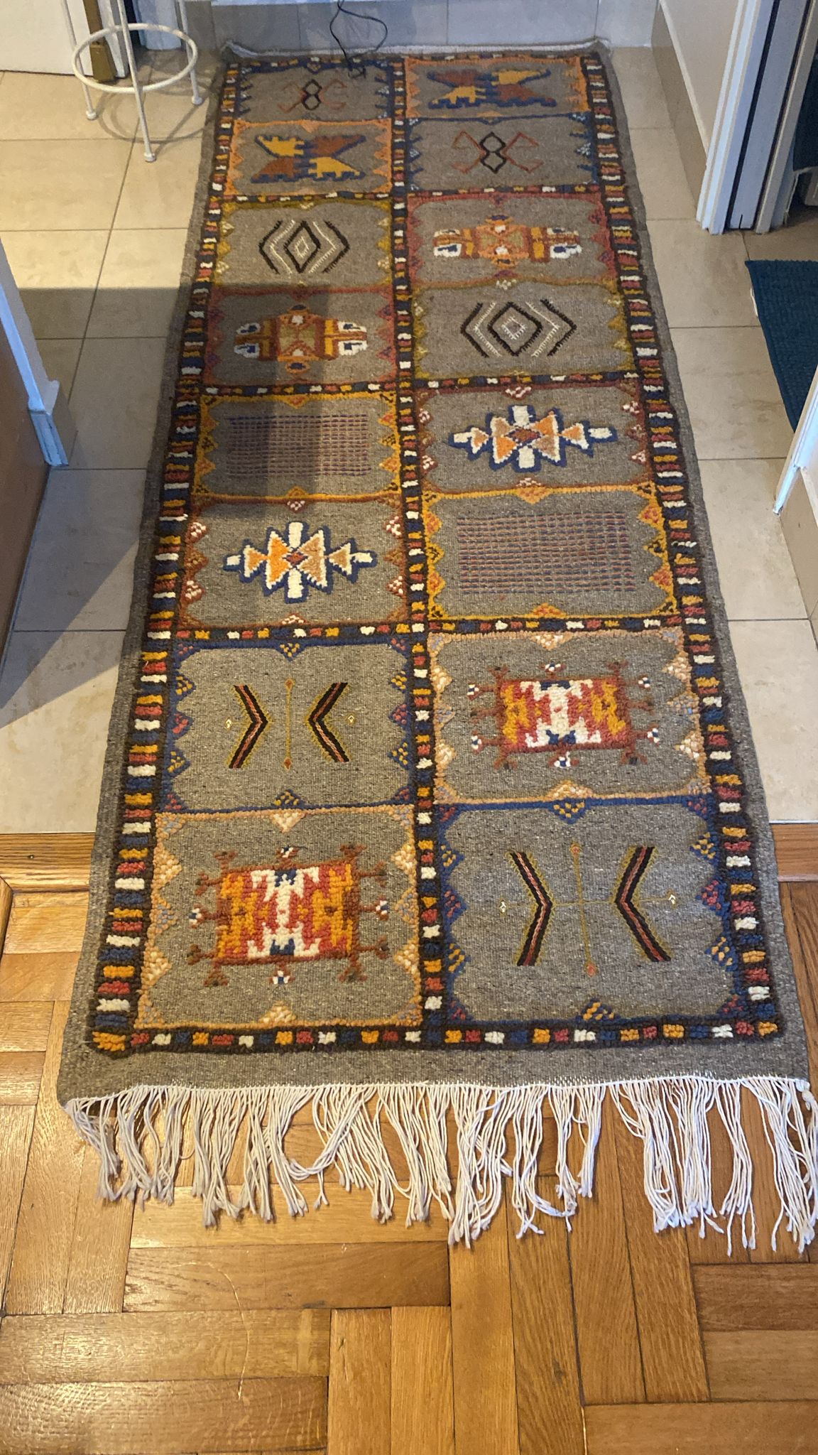 Tapis berbère - Kilim de Taznakht velours 1.50m x 0.98m – Tifinagh Shop Tapis berbère - Kilim de Taznakht velours 1.50m x 0.98m – Tifinagh Shop