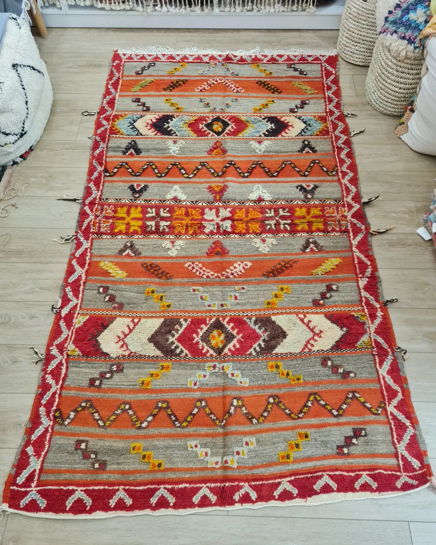Tapis berbère - Kilim moderne de Taznakht 2.50m x 1.54m – Tifinagh Shop France Tapis berbère - Kilim moderne de Taznakht 2.50m x 1.54m – Tifinagh Shop France