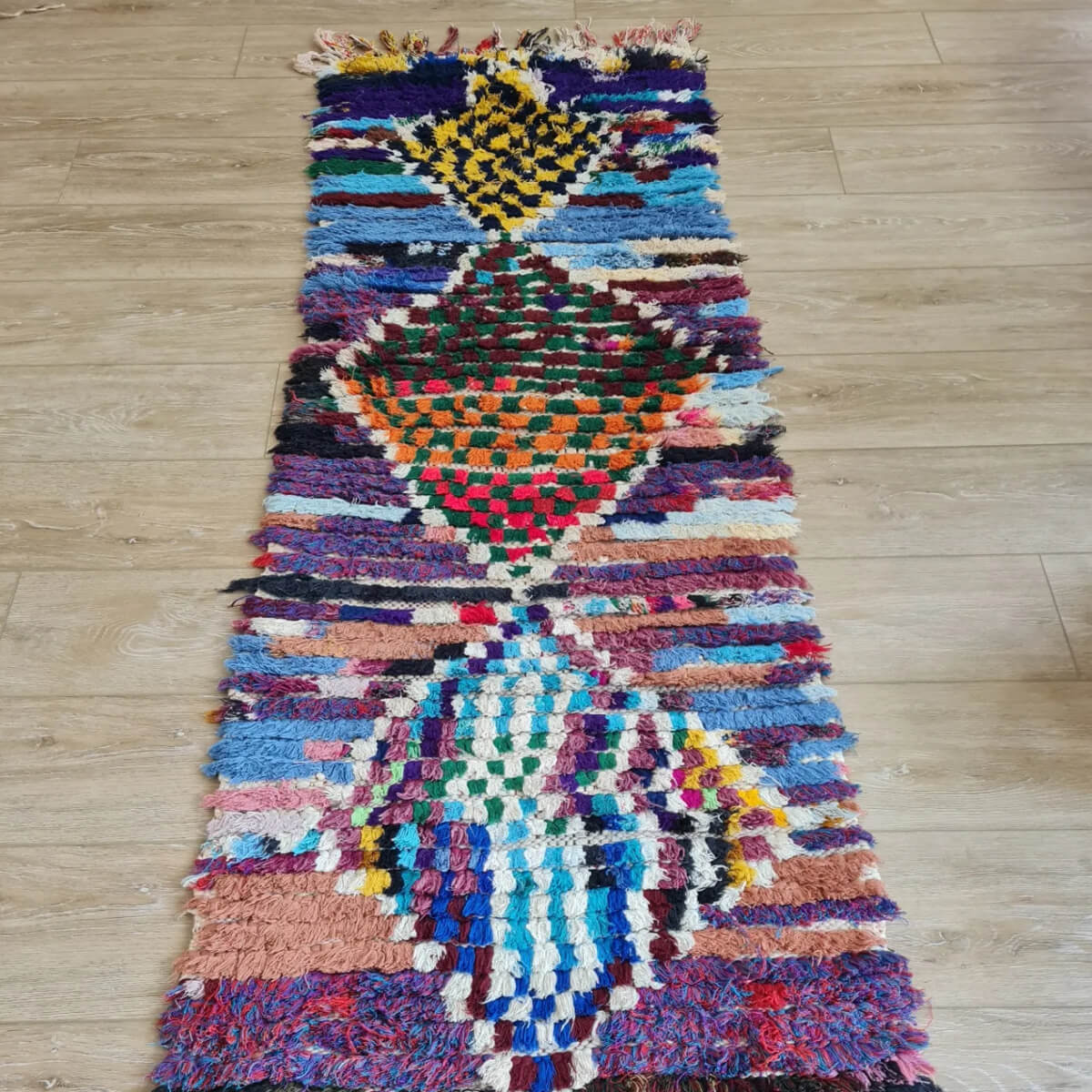 Tapis berbère - Boucherouite 1.78m x 0,61m – Tifinagh Shop France Tapis berbère - Boucherouite 1.78m x 0,61m – Tifinagh Shop France