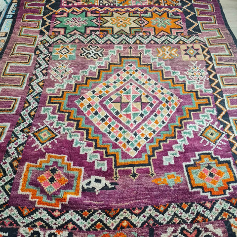 Qu'est-ce qu'un tapis traditionnel marocain : histoire et origines