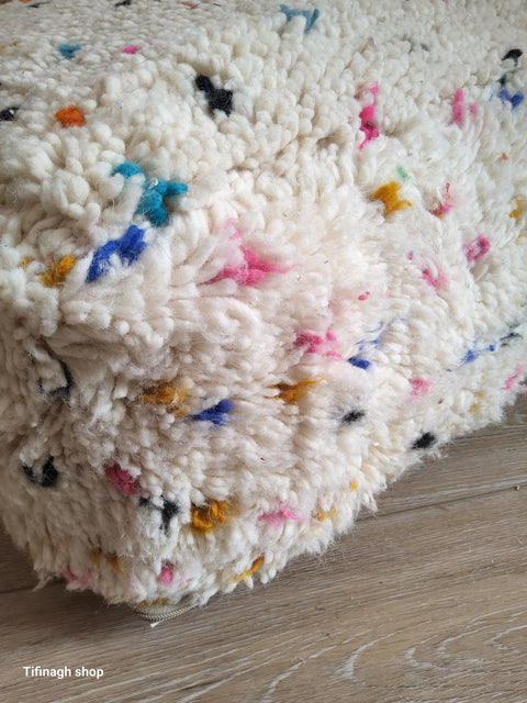 Pouf beni ouarain à points multicolores
