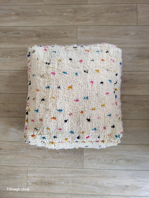 Pouf beni ouarain à points multicolores
