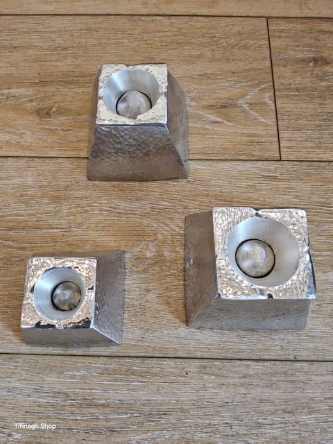 Cendriers pyramidals carrés en Metal Martelés