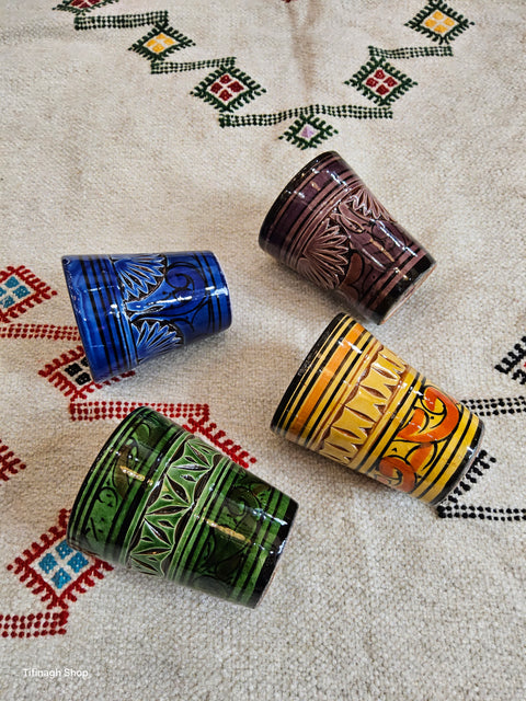 4 verres beldi multicolores ciselés 8 cm