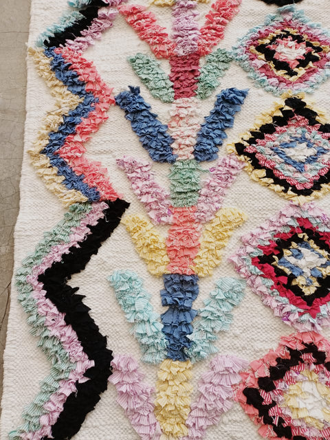 Tapis berbère - Boucherouite Nouveau 1.65m x 1.01m Design Azilal