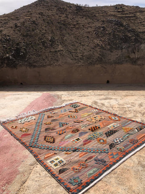 Berber carpet - Kilim of Taznakht 1.90mx 1.70m